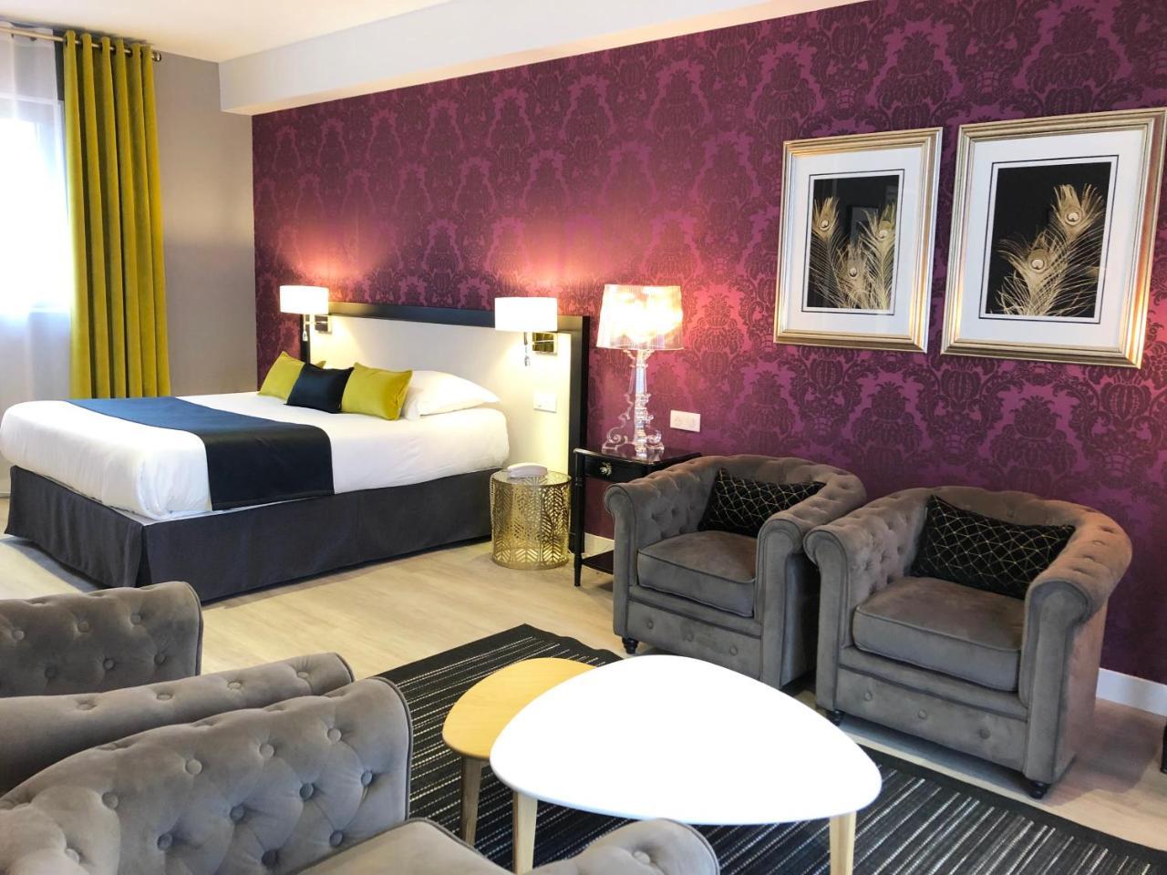 Hotel Les Suites - Domaine De Crecy Exteriör bild